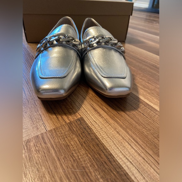 Steve Madden Slip On Rilynn Chain Loafer Silver Leather Women Size 7.5 NWOT - Picture 6 of 15